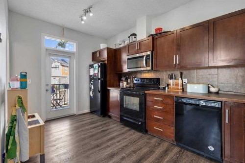 149 New Brighton Point Se, Calgary, AB - Indoor Photo Showing Kitchen