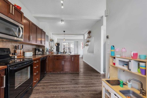 149 New Brighton Point Se, Calgary, AB - Indoor Photo Showing Kitchen
