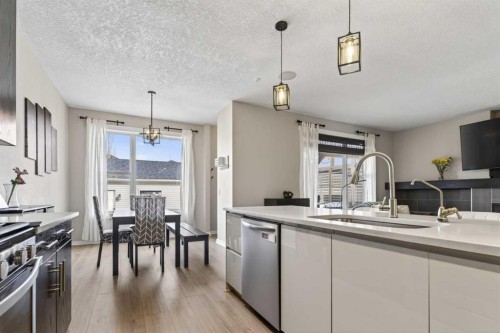139 Elgin Terrace Se, Calgary, AB - Indoor Photo Showing Kitchen With Upgraded Kitchen