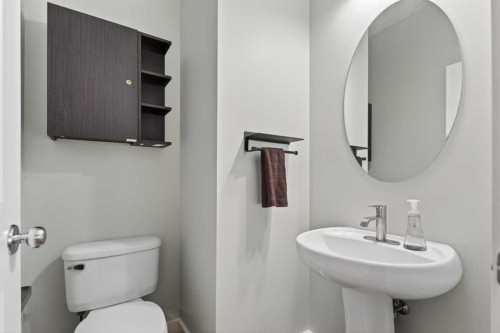 139 Elgin Terrace Se, Calgary, AB - Indoor Photo Showing Bathroom