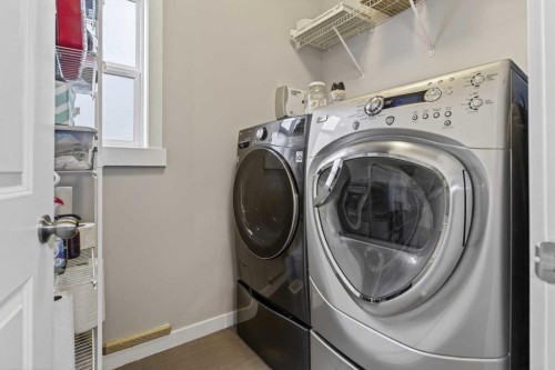 139 Elgin Terrace Se, Calgary, AB - Indoor Photo Showing Laundry Room
