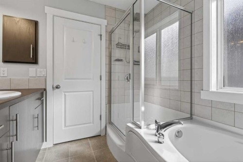 139 Elgin Terrace Se, Calgary, AB - Indoor Photo Showing Bathroom