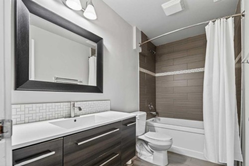 139 Elgin Terrace Se, Calgary, AB - Indoor Photo Showing Bathroom