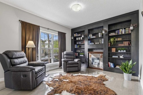 139 Elgin Terrace Se, Calgary, AB - Indoor Photo Showing Living Room