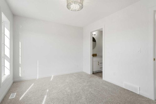 94 Cornerbrook Crescent Ne, Calgary, AB 