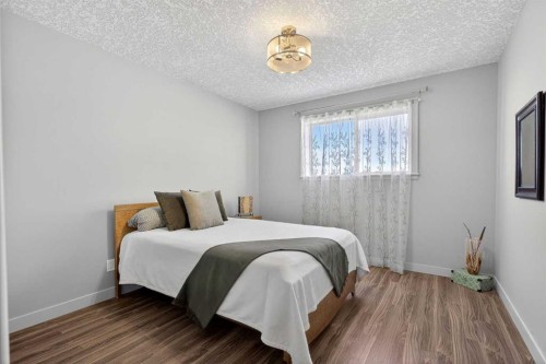 417 Frederick Avenue West, Standard, AB - Indoor Photo Showing Bedroom