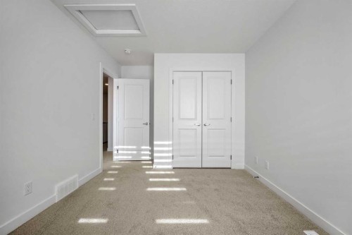 8341 8 Avenue Sw, Calgary, AB - Indoor Photo Showing Other Room