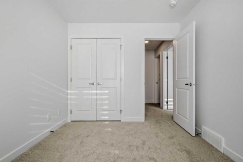 8341 8 Avenue Sw, Calgary, AB - Indoor Photo Showing Other Room