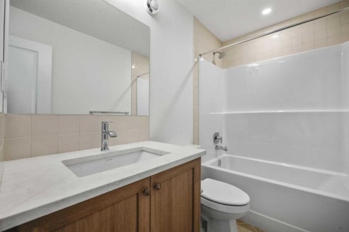 8341 8 Avenue Sw, Calgary, AB - Indoor Photo Showing Bathroom