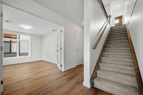 8341 8 Avenue Sw, Calgary, AB - Indoor Photo Showing Other Room