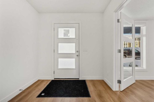 8341 8 Avenue Sw, Calgary, AB - Indoor Photo Showing Other Room