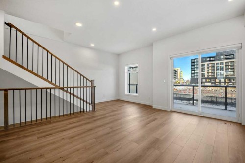 8341 8 Avenue Sw, Calgary, AB - Indoor Photo Showing Other Room