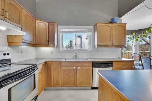 157 Riverview Park, Calgary, AB - Indoor Photo Showing Kitchen