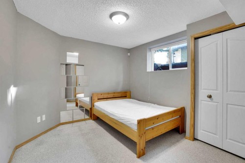 157 Riverview Park, Calgary, AB - Indoor Photo Showing Bedroom