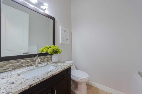 462 23 Avenue Nw, Calgary, AB - Indoor Photo Showing Bathroom