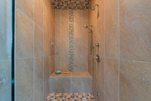 462 23 Avenue Nw, Calgary, AB - Indoor Photo Showing Bathroom