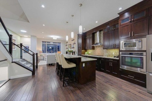 462 23 Avenue Nw, Calgary, AB - Indoor Photo Showing Kitchen With Upgraded Kitchen
