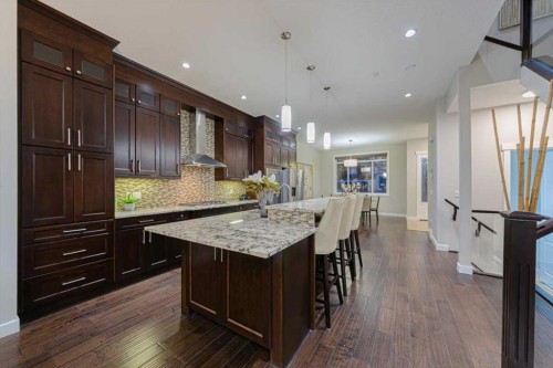 462 23 Avenue Nw, Calgary, AB - Indoor Photo Showing Kitchen With Upgraded Kitchen