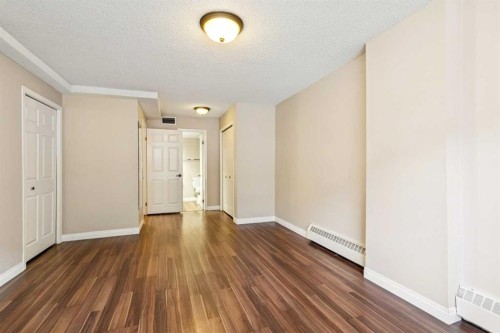 105-2425 90 Avenue Sw, Calgary, AB - Indoor Photo Showing Other Room