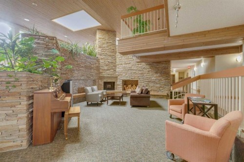 105-2425 90 Avenue Sw, Calgary, AB - Indoor Photo Showing Other Room