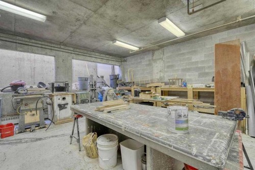 105-2425 90 Avenue Sw, Calgary, AB - Indoor