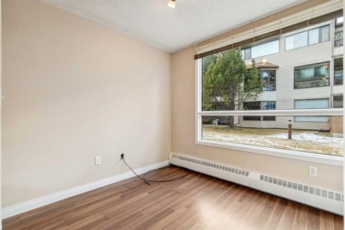 105-2425 90 Avenue Sw, Calgary, AB - Indoor Photo Showing Other Room