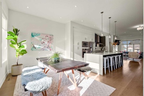 303 30 Avenue Ne, Calgary, AB - Indoor