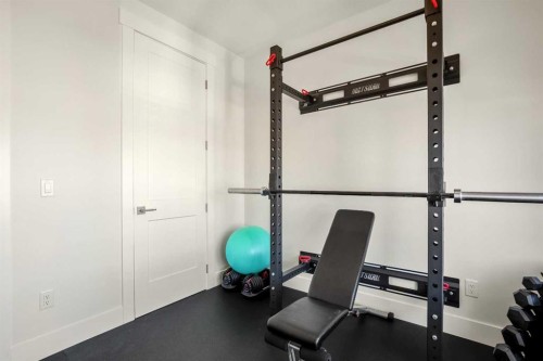 303 30 Avenue Ne, Calgary, AB - Indoor