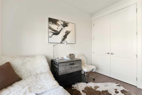303 30 Avenue Ne, Calgary, AB - Indoor Photo Showing Bedroom