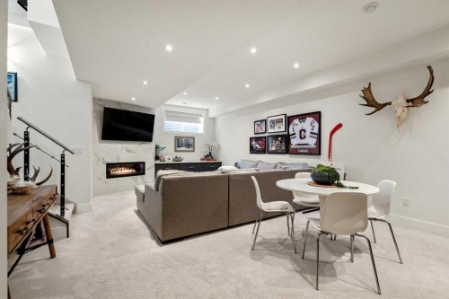 303 30 Avenue Ne, Calgary, AB - Indoor With Fireplace
