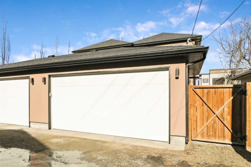 303 30 Avenue Ne, Calgary, AB - Outdoor With Exterior