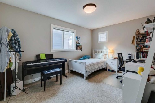 75 Masters Rise Se, Calgary, AB - Indoor Photo Showing Bedroom