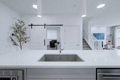 250 Hotchkiss Common Se, Calgary, AB - Indoor Photo Showing Kitchen