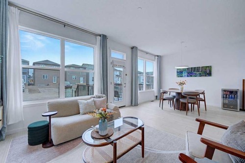 250 Hotchkiss Common Se, Calgary, AB - Indoor Photo Showing Living Room
