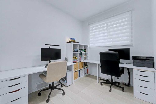 250 Hotchkiss Common Se, Calgary, AB - Indoor Photo Showing Office
