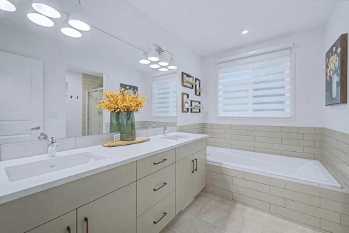 250 Hotchkiss Common Se, Calgary, AB - Indoor Photo Showing Bathroom