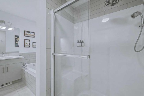 250 Hotchkiss Common Se, Calgary, AB - Indoor Photo Showing Bathroom