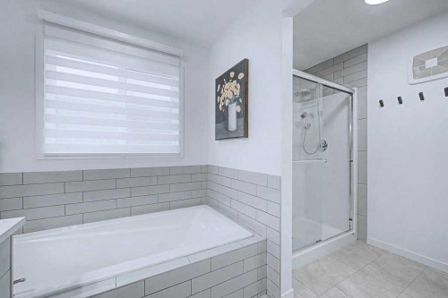 250 Hotchkiss Common Se, Calgary, AB - Indoor Photo Showing Bathroom