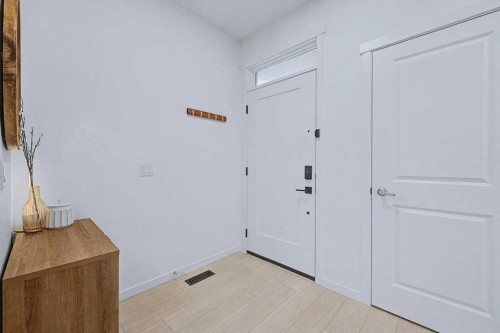 250 Hotchkiss Common Se, Calgary, AB - Indoor Photo Showing Other Room