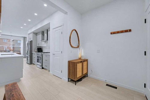 250 Hotchkiss Common Se, Calgary, AB - Indoor Photo Showing Kitchen