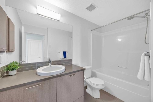 3115-175 Silverado Boulevard Sw, Calgary, AB - Indoor Photo Showing Bathroom