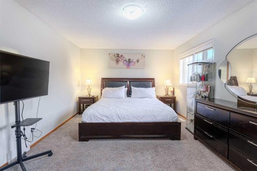 13 Mt. Aberdeen Manor Se, Calgary, AB - Indoor Photo Showing Bedroom