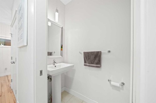 115 Mahogany Way Se, Calgary, AB - Indoor Photo Showing Bathroom