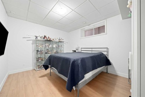 115 Mahogany Way Se, Calgary, AB - Indoor Photo Showing Bedroom