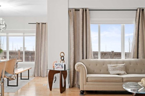 115 Mahogany Way Se, Calgary, AB - Indoor Photo Showing Living Room