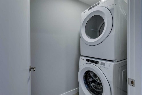 408-660 Shawnee Square Sw, Calgary, AB - Indoor Photo Showing Laundry Room