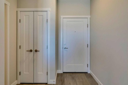 408-660 Shawnee Square Sw, Calgary, AB - Indoor Photo Showing Other Room