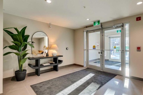 408-660 Shawnee Square Sw, Calgary, AB - Indoor Photo Showing Other Room