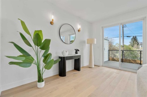 422 36 Avenue Nw, Calgary, AB - Indoor Photo Showing Other Room