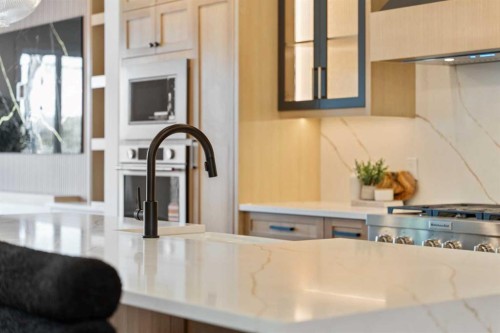 422 36 Avenue Nw, Calgary, AB - Indoor